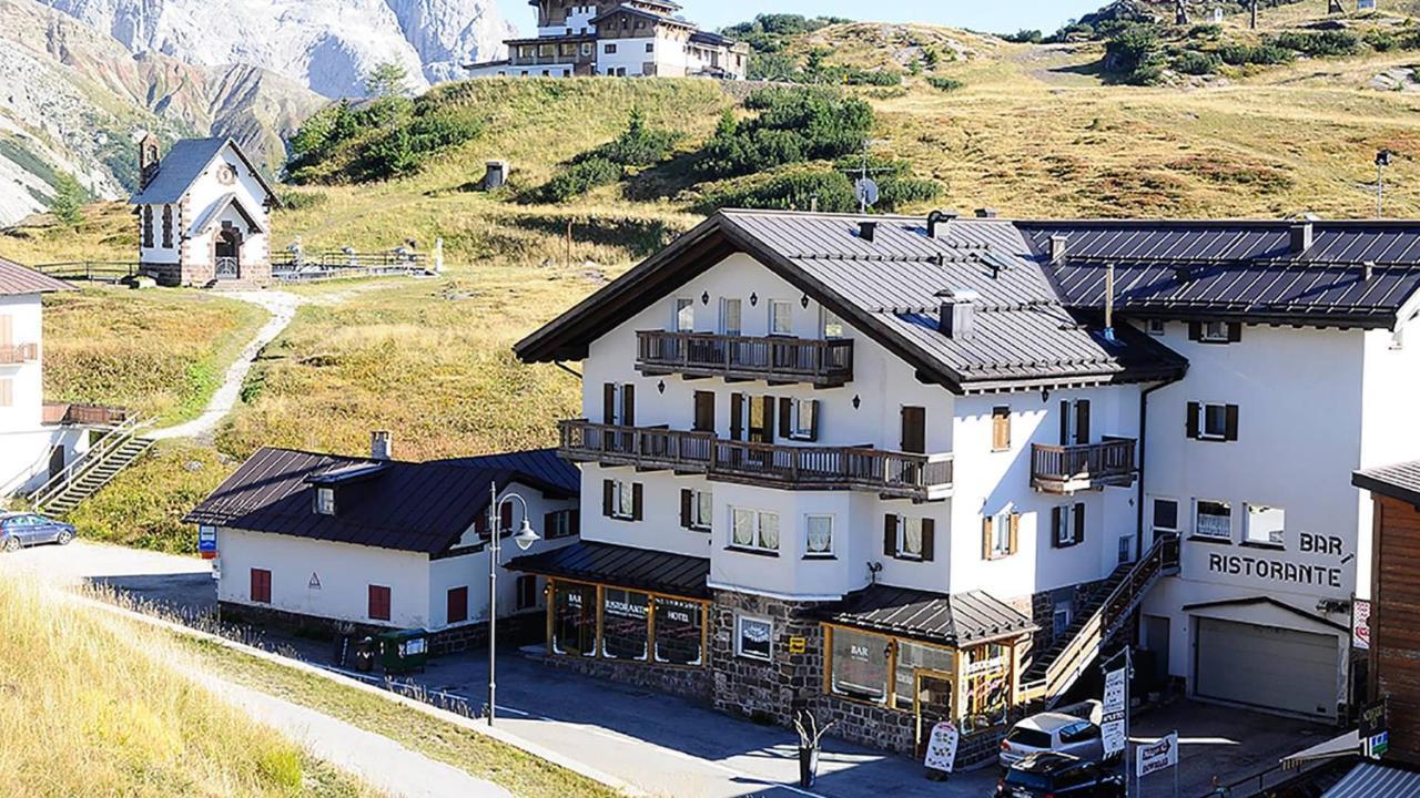 Hotel Alpenrose Passo Rolle Eksteriør billede