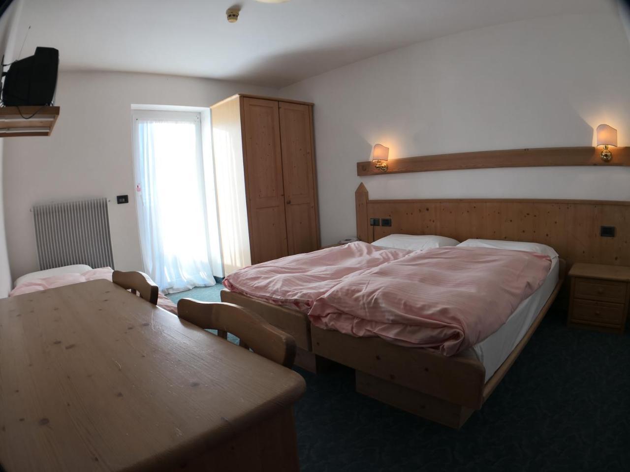Hotel Alpenrose Passo Rolle Eksteriør billede