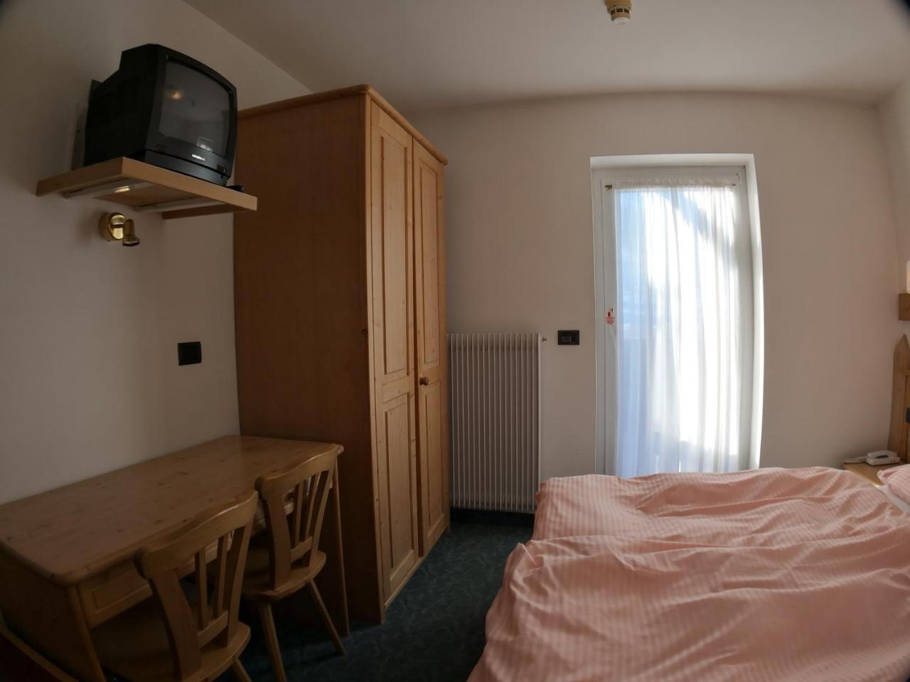 Hotel Alpenrose Passo Rolle Eksteriør billede