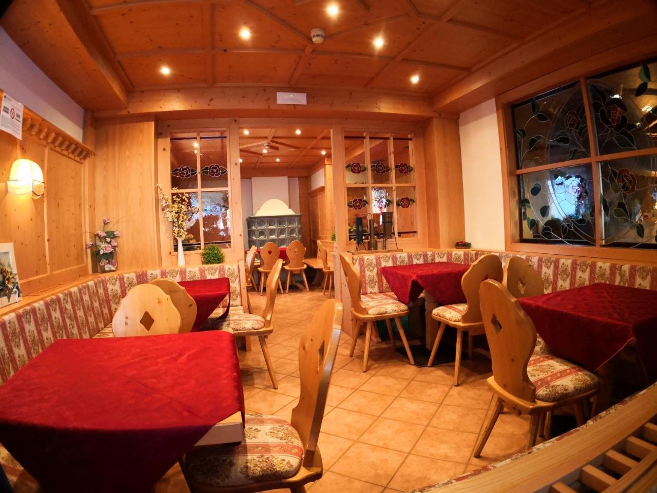 Hotel Alpenrose Passo Rolle Eksteriør billede