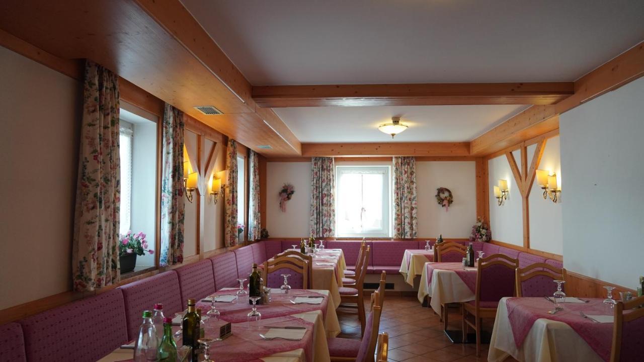 Hotel Alpenrose Passo Rolle Eksteriør billede